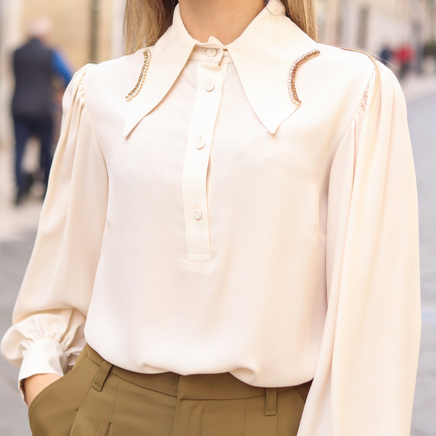 blusa con colletto di strass Gaudì Champagne