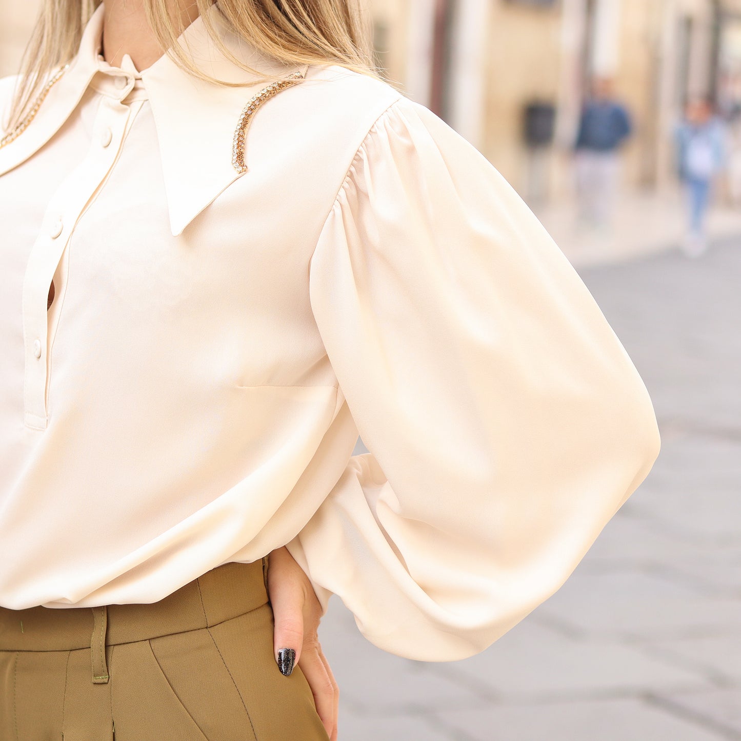 blusa con colletto di strass Gaudì Champagne