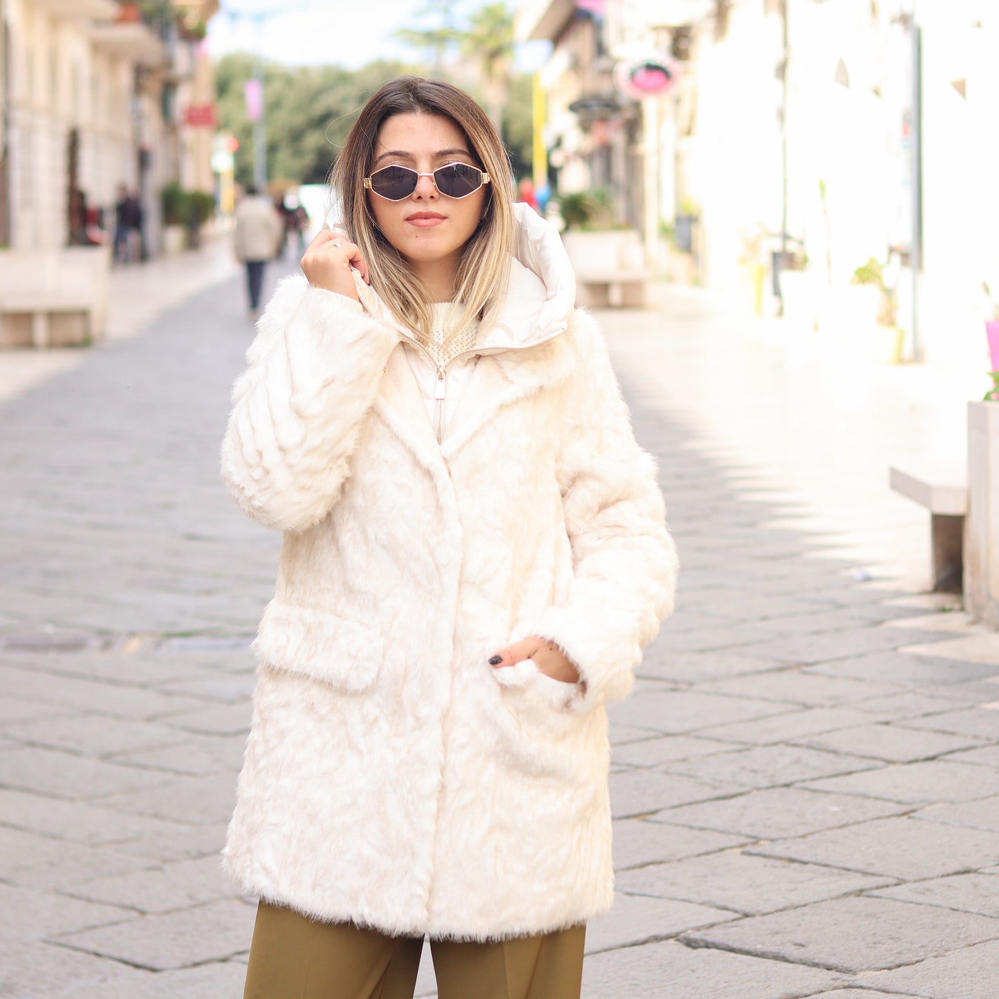 cappotto in pelliccia con cappuccio in tessuto morbido Yes Zee