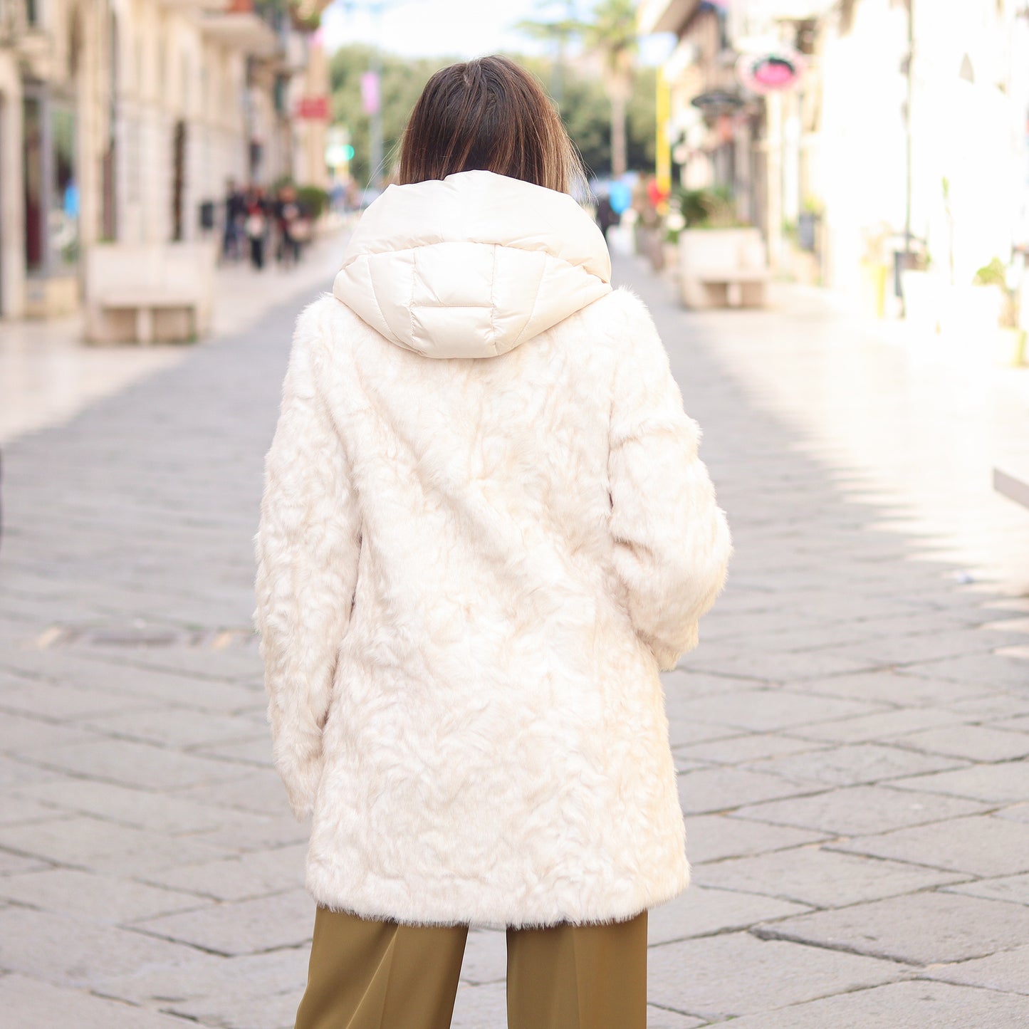 cappotto in pelliccia con cappuccio in tessuto morbido Yes Zee