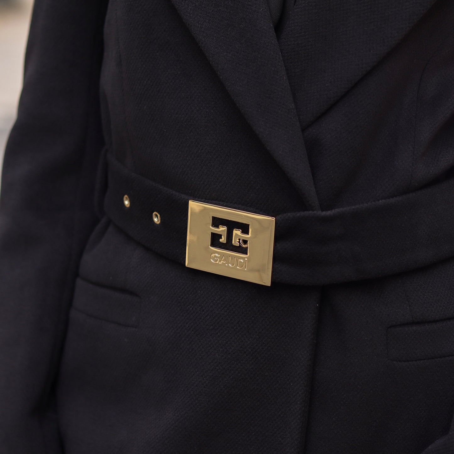 cappotto con cintura logata Gaudì nero
