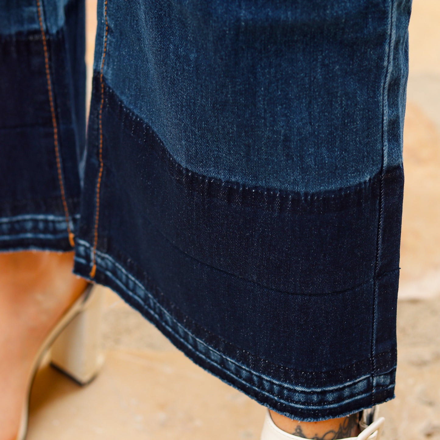 Jeans cropped da donna in cotone used con cintura Gaudì